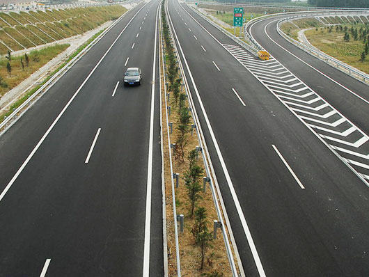 威乳**速公路土工格栅运用